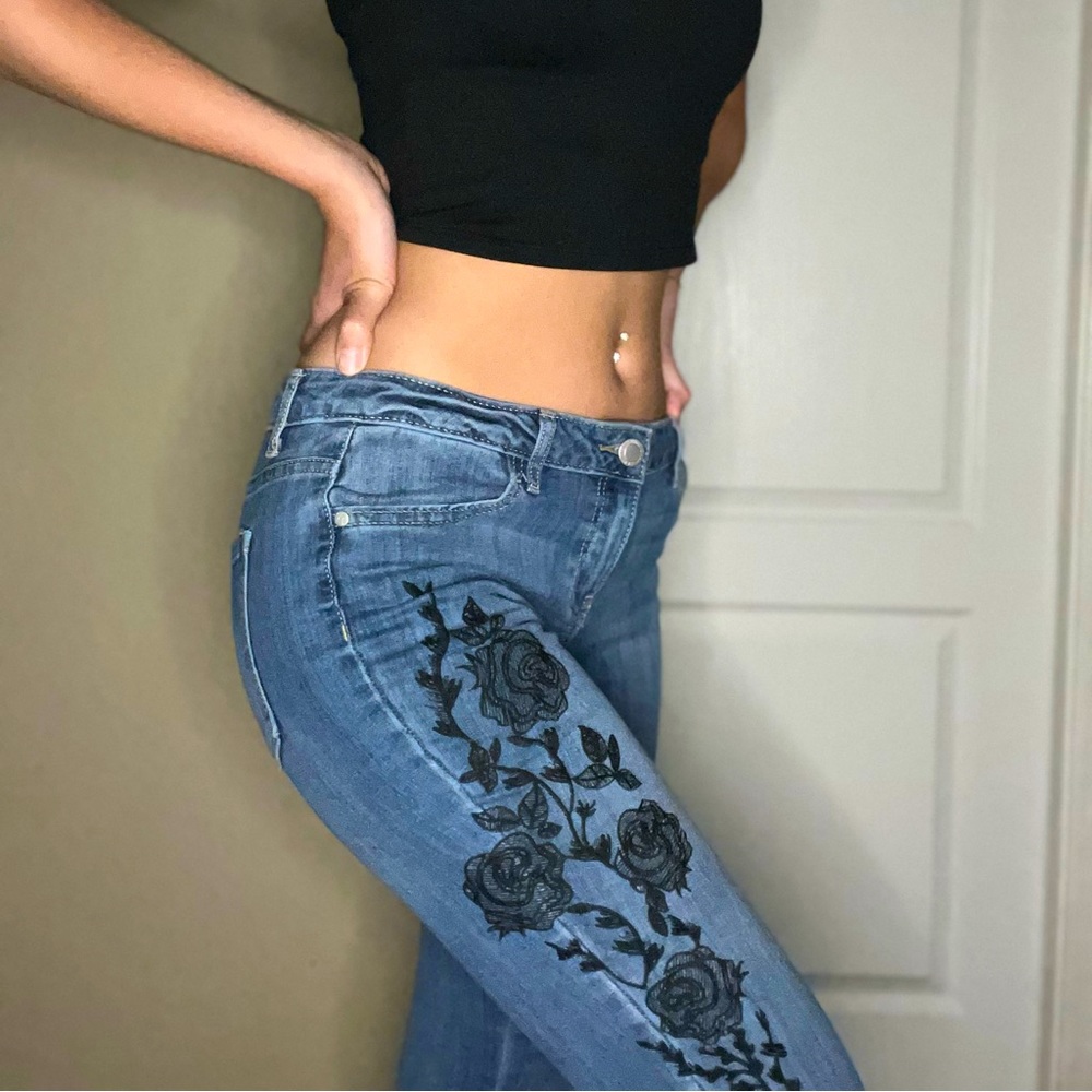 Mid-Rise Simply Vera Vera Wang Black Embroidered Floral Denim Skinny Jeans